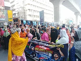 মিরপুর–১০ নম্বরে পোশাকশ্রমিকদের বিক্ষোভ, সড়ক অবরোধ